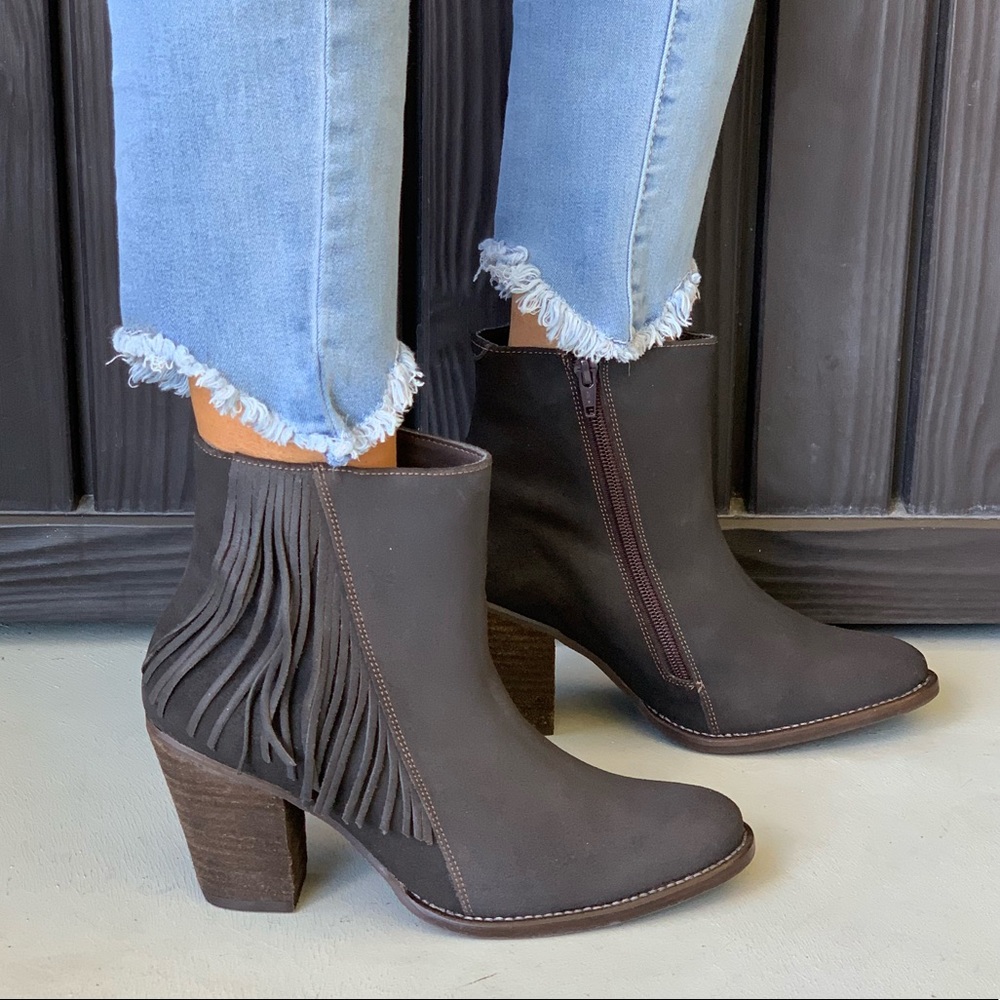 NIB Leather Charcoal Boho Fringe Block Heel Bootie - Picture 2 of 8